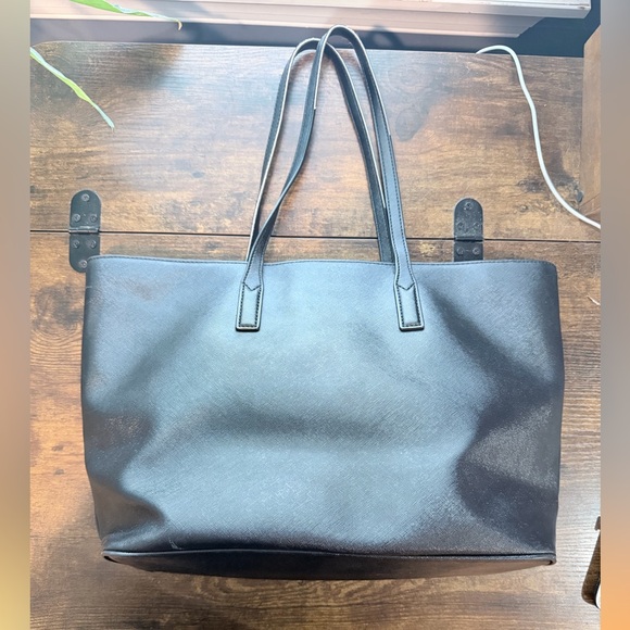 Marc Jacobs Black Saffiano Leather Tote with Double Straps - Picture 5 of 8